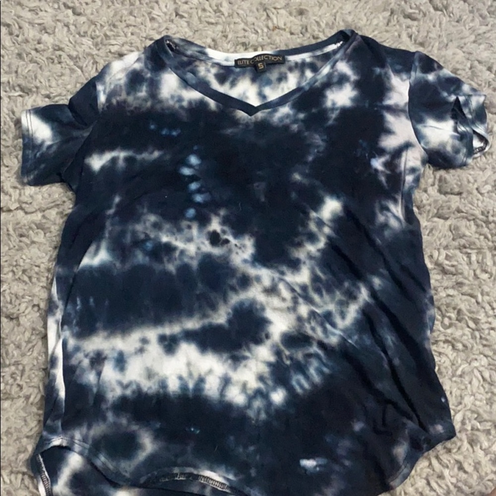 tie-dye shirt, size small